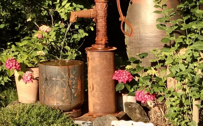 Gartenbrunnen (auch mit Solarpumpen)